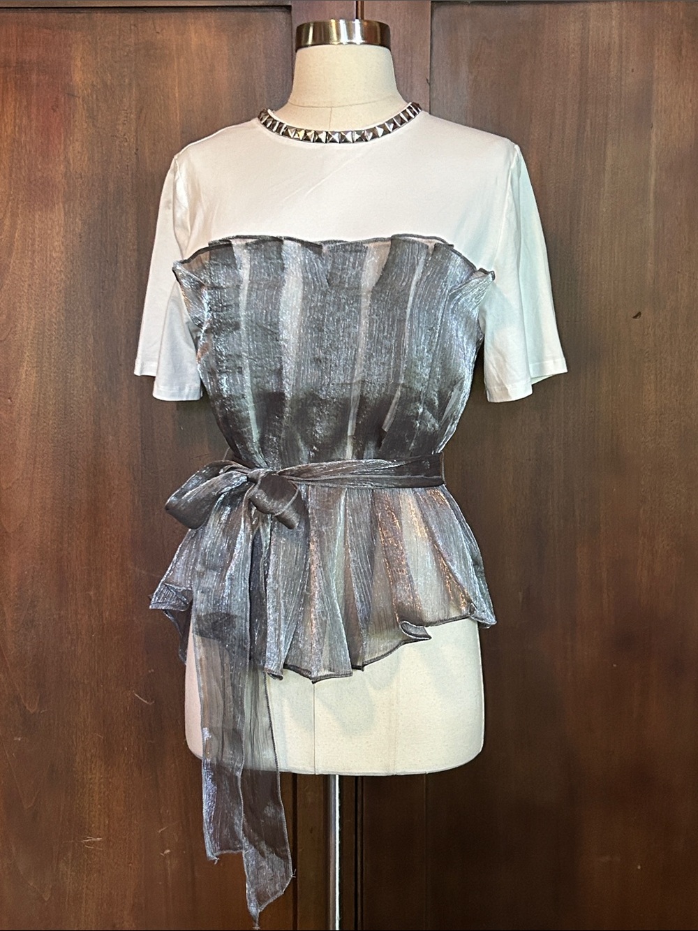 NWT Hand Embellished Mixed Media Short-Sleeve Metallic Overlay with Tie/Belt M